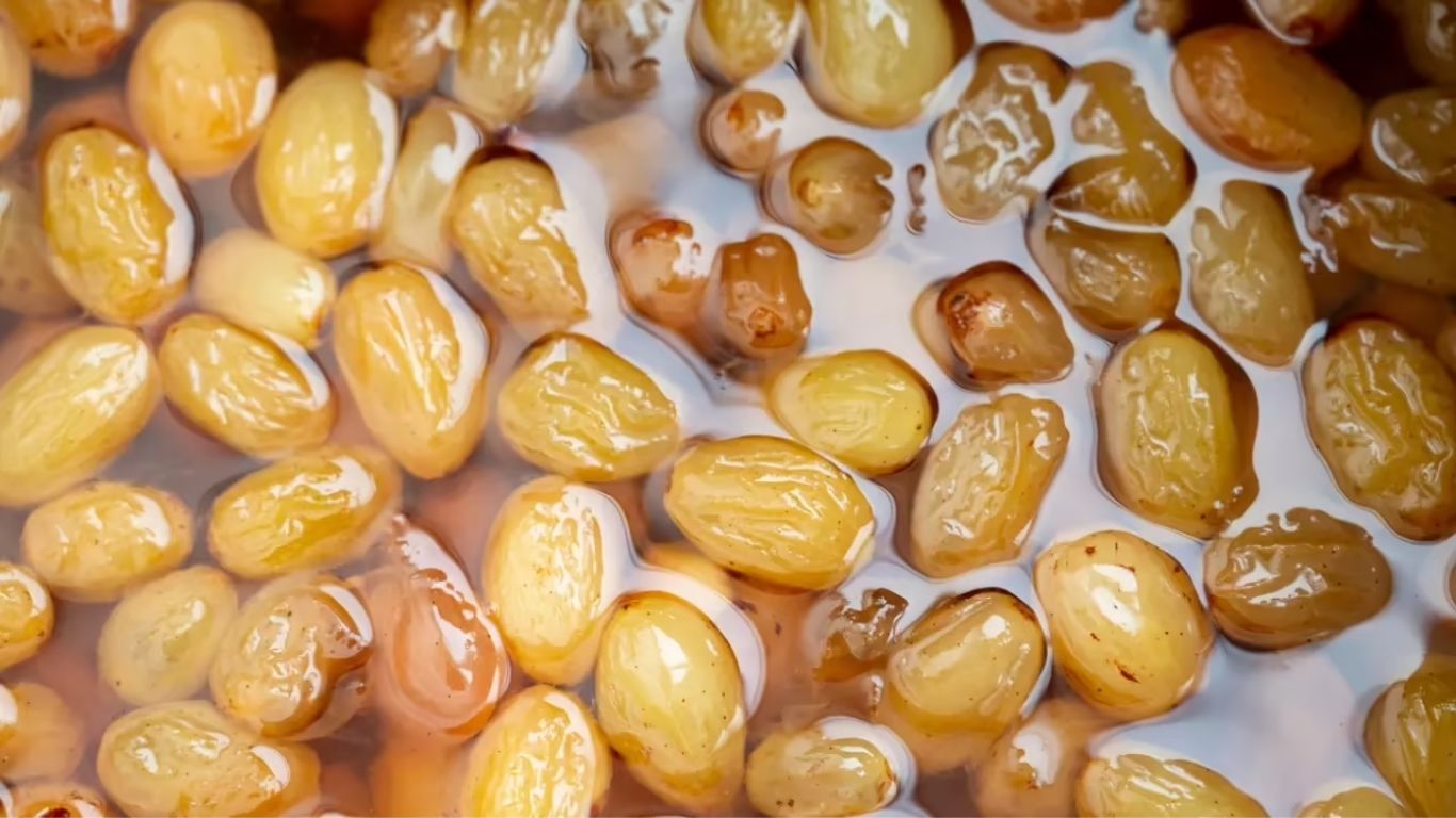 Soaked Raisins