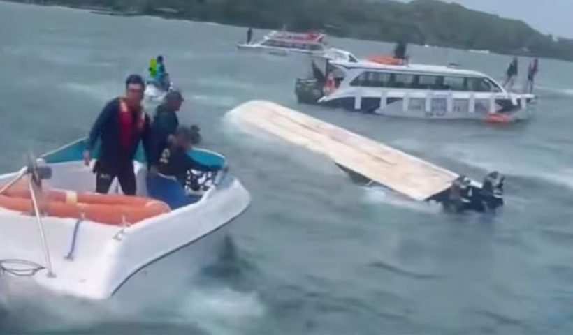 Boat capsizes in Vietnam