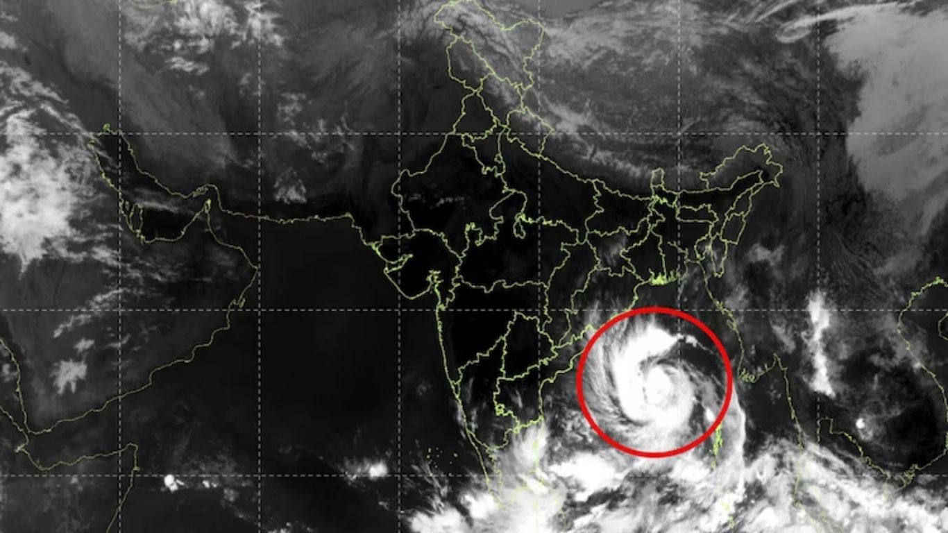 Cyclone Arnab: దూసుకొస్తున్న 'అర్నబ్' తుపాను.. బాపట్ల-విశాఖ మధ్య తీరం దాటే అవకాశం.. తెలుగు రాష్ట్రాలకు రెడ్ అలర్ట్!